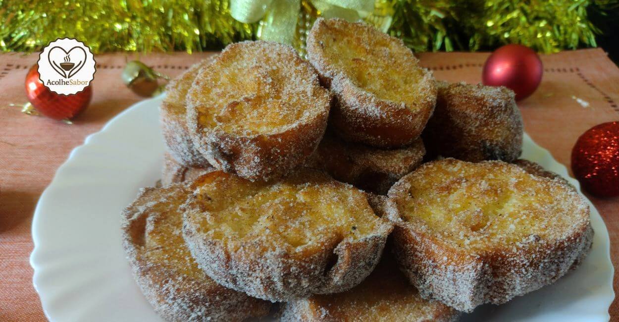 Fatias de rabanada frita sem lactose com interior macio.