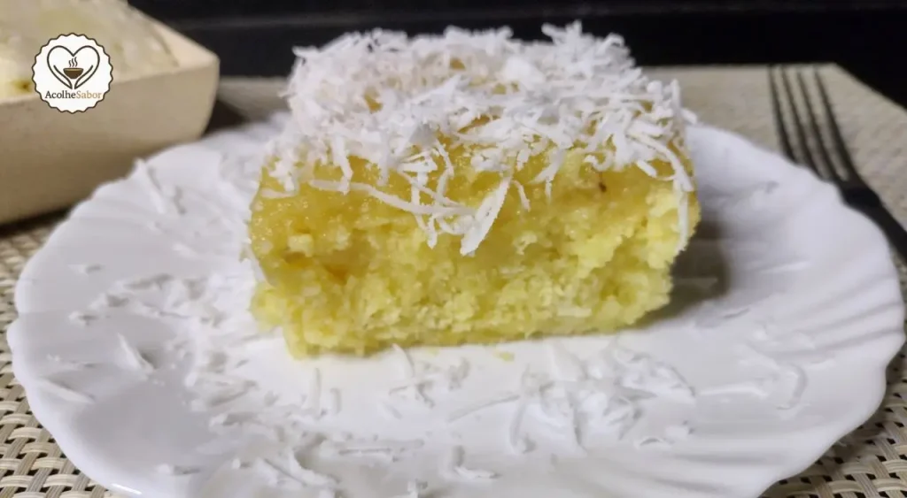Bolo Gelado de Abacaxi com Coco Sem Glúten e Sem Lactose