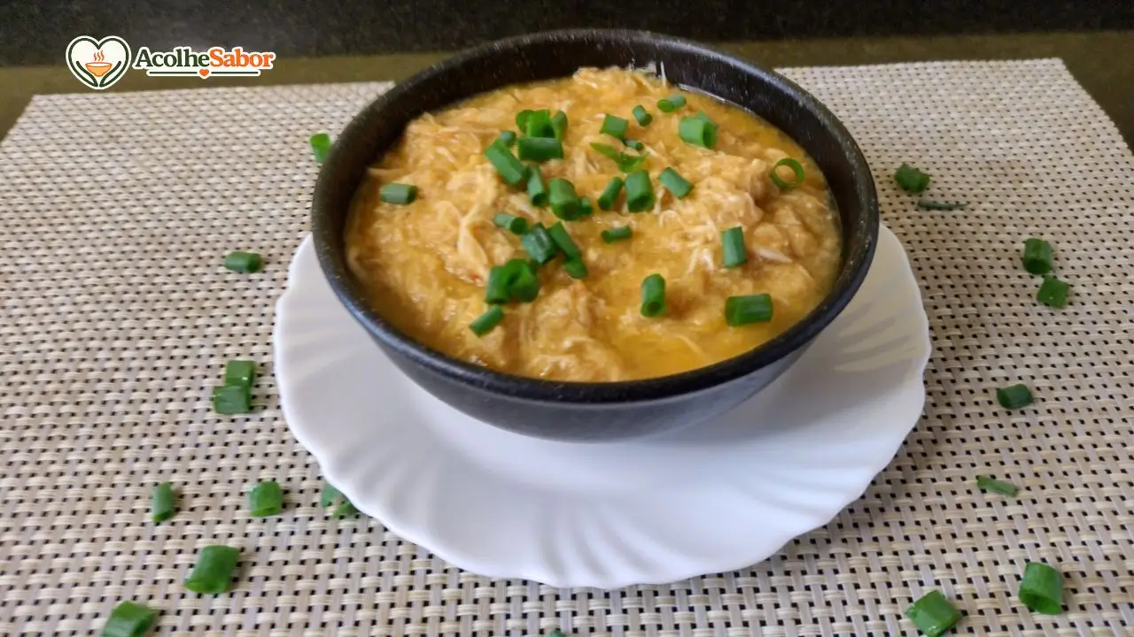 Estrogonofe de frango sem lactose servido